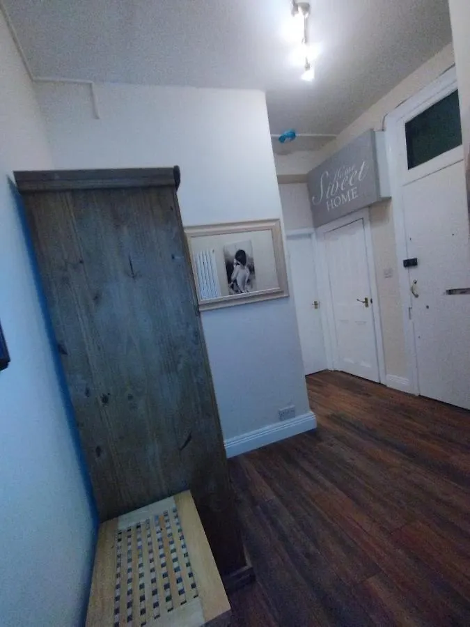 Edinburgh Park View Apartments: Central 2-Bedroom with Free Parking 0*,