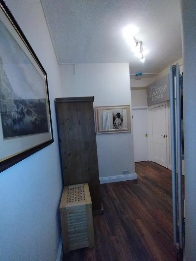 Edinburgh Park View Apartments: Central 2-Bedroom with Free Parking 0*,