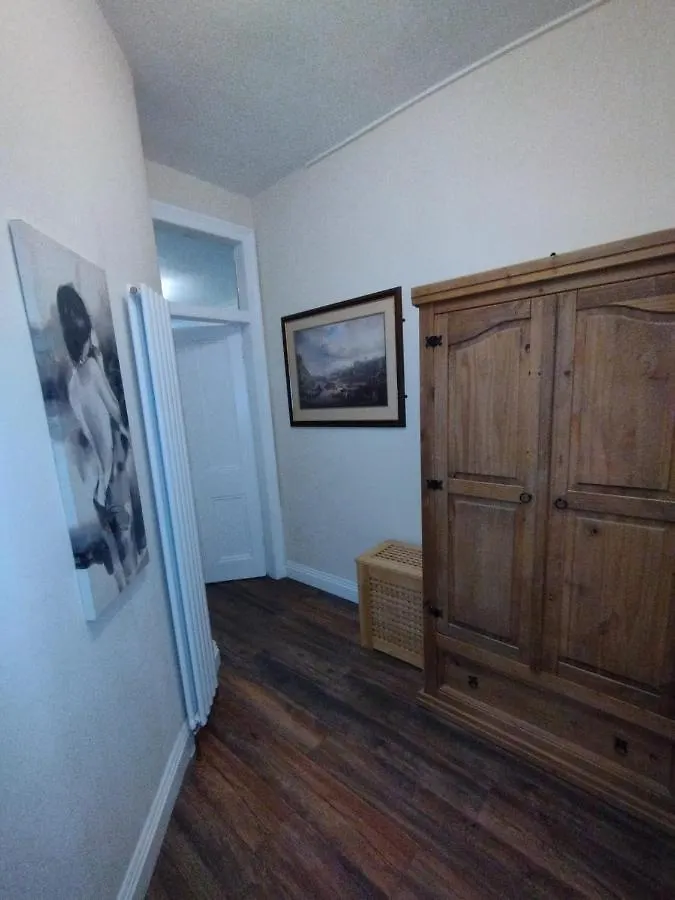 Edinburgh Park View Apartments: Central 2-Bedroom with Free Parking Apartment