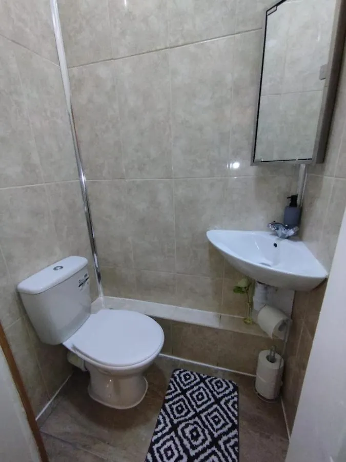 Edinburgh Park View Apartments: Central 2-Bedroom with Free Parking 0*,