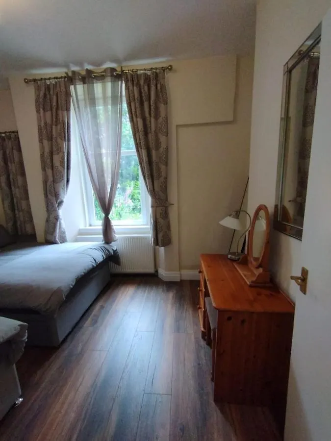 Edinburgh Park View Apartments: Central 2-Bedroom with Free Parking
