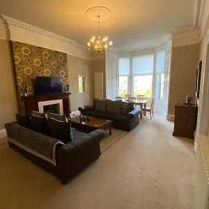 Beautiful & Bright 2 Bed Flat Murrayfield Apartment