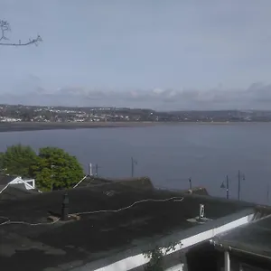 https://shell-cottage-swansea.cardiffhotelswales.com