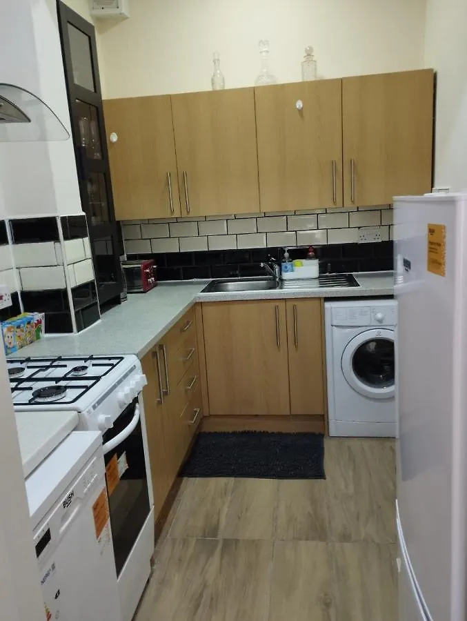 Edinburgh Park View Apartments: Central 2-Bedroom with Free Parking Apartment